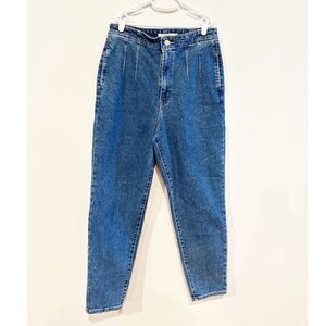 Levi’s high waisted taper jeans medium wash